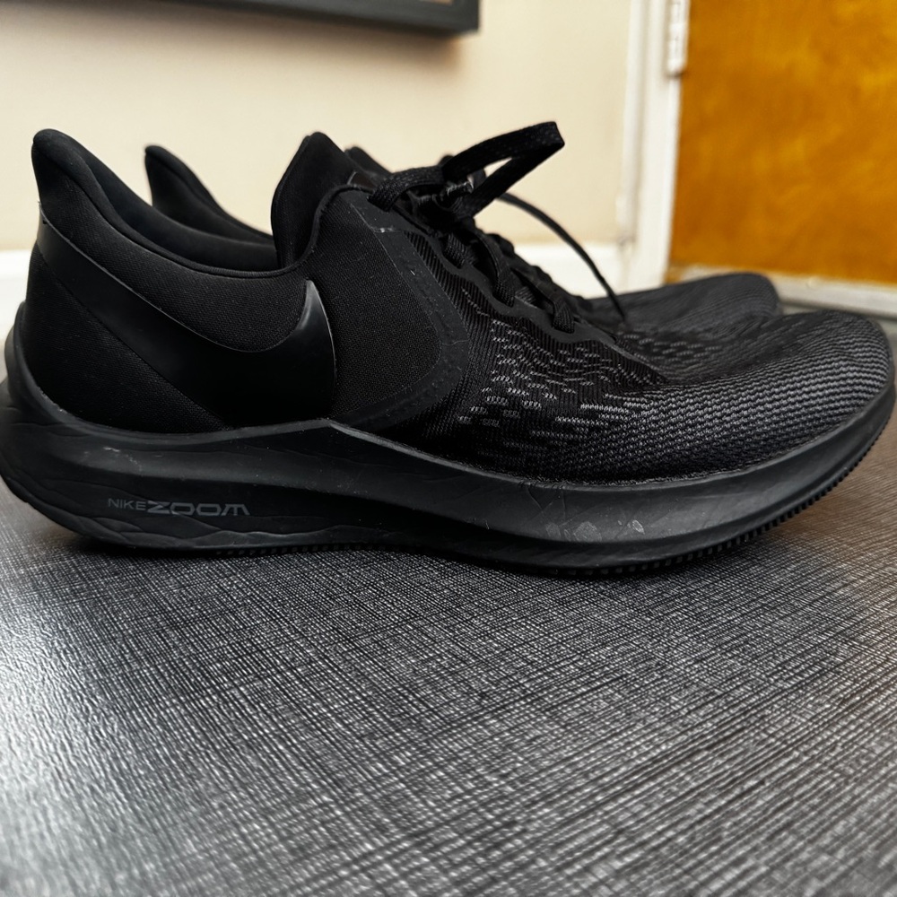 Men’s Size 10 - Nike Air Zoom Winflo 6 Triple Black 2019